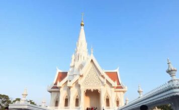 วัดขาวเชียงราย วัดร่องขุ่น ไปตอนไหนดีที่สุด ได้รูปสวย เดินสบาย คนไม่แน่น วัดขาวเชียงราย วัดร่องขุ่น ไปตอนไหนดีที่สุด ได้รูปสวย เดินสบาย คนไม่แน่น