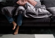 หมอนข้าง vs หมอนรองขา: เข้าใจผิด ชีวิตปวดหลังไม่จบสิ้น หมอนข้าง vs หมอนรองขา: เข้าใจผิด ชีวิตปวดหลังไม่จบสิ้น